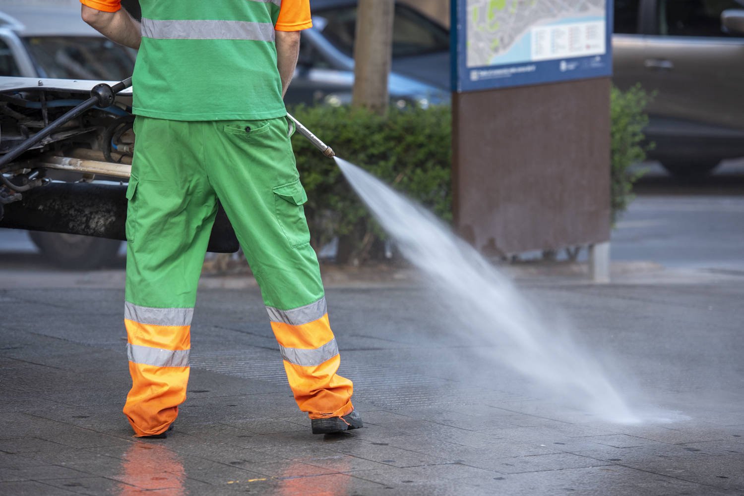 Commercial 
Pressure Washing and Cleaning Service